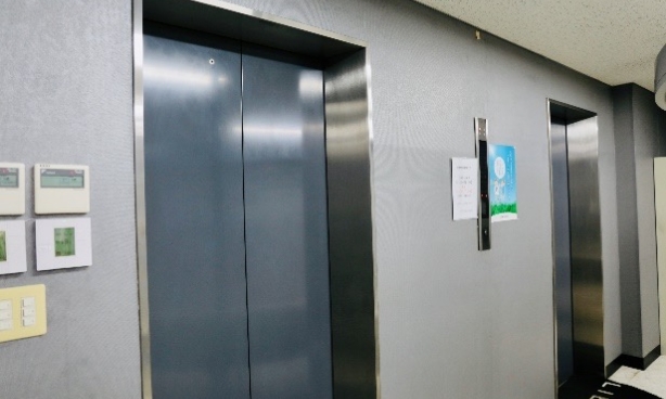 プライベートを配慮した2基のエレベーター